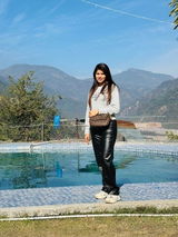 Pragya Rastogi review photo