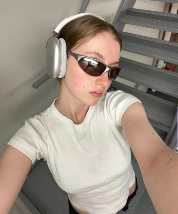 Customer wearing silver DOGDAD TECH Pro Max wireless headphones