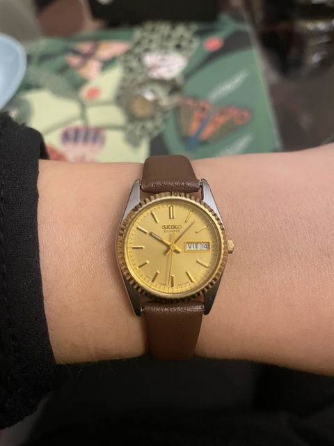 Reloj Seiko Quartz 7N83-0041 Agosto de 1994 Mujer Dial Champagne Dorado | Impecable