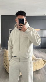 Daniel Hughes review photo