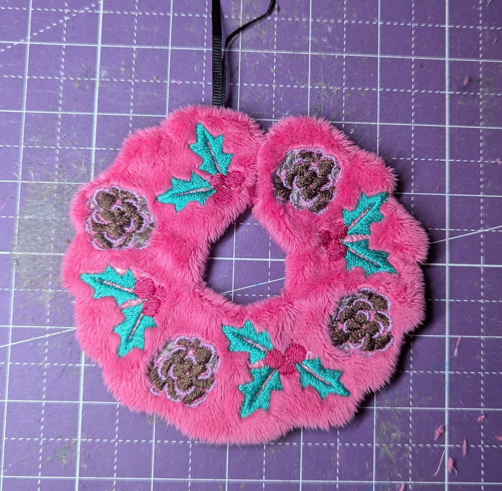 ITH Christmas Wreath Holiday Pattern Set