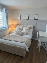 Alison Hills bond review photo