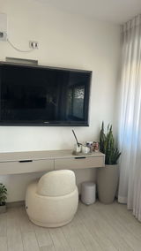Maayan review photo