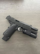 Chris Rowe review photo