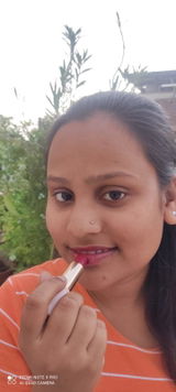 Riya Malhotra review photo