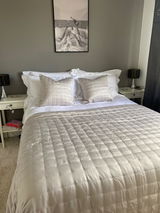 Lizz Shute review photo