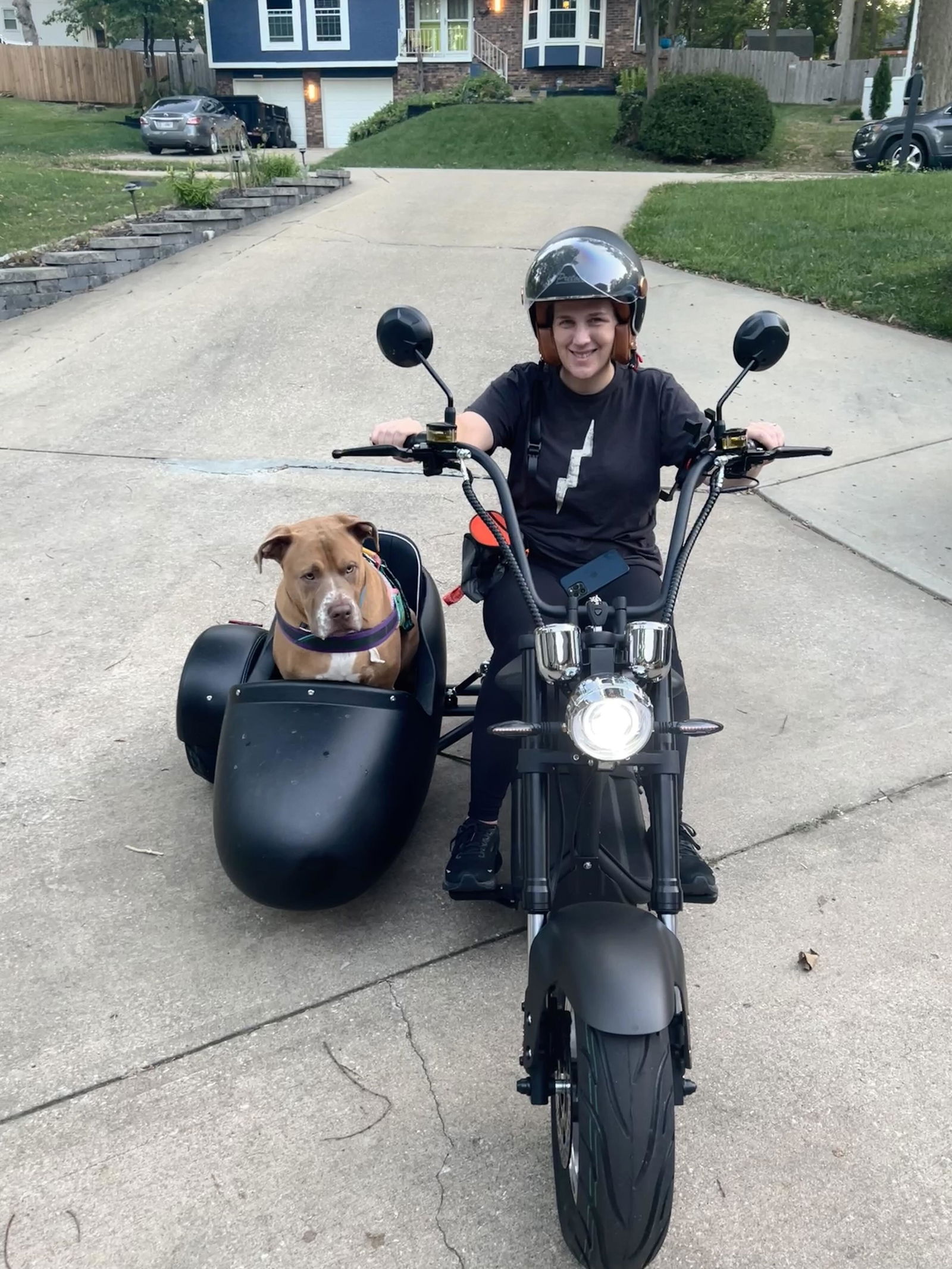 マーティンエモンド　ロッカーバイカーガールスタチュー Eahora M1P Sidecar: Electric Trike Scooter, Black – Eahora Scooter