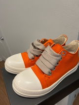M. review photo