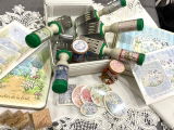 【数量限定】縦長：森の風景 湖のそばver(缶のみ) ポストカード付  日付印の収納にもうさぎや森のお花 日付印のデザイン入りうさぎ たれ耳うさぎ スタンプはんこの収納