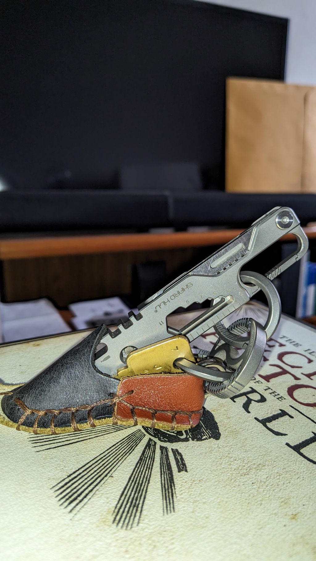 Feather-Weight Titanium EDC: Multi-tool Survival Functions in One Gear