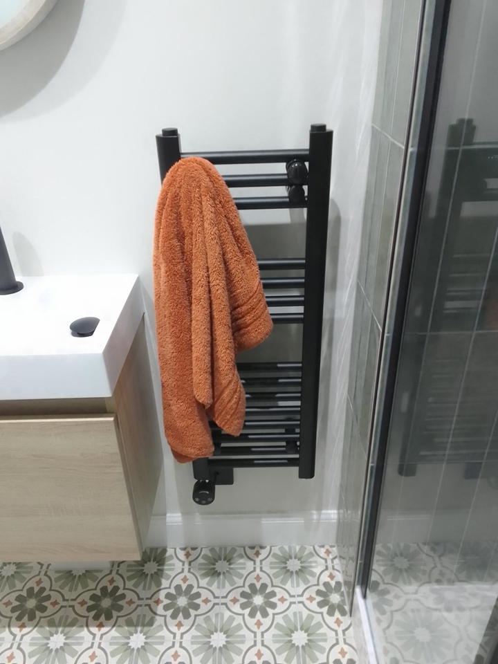 Customer photo: 800 x 300 black electric rail installed in a bathroom