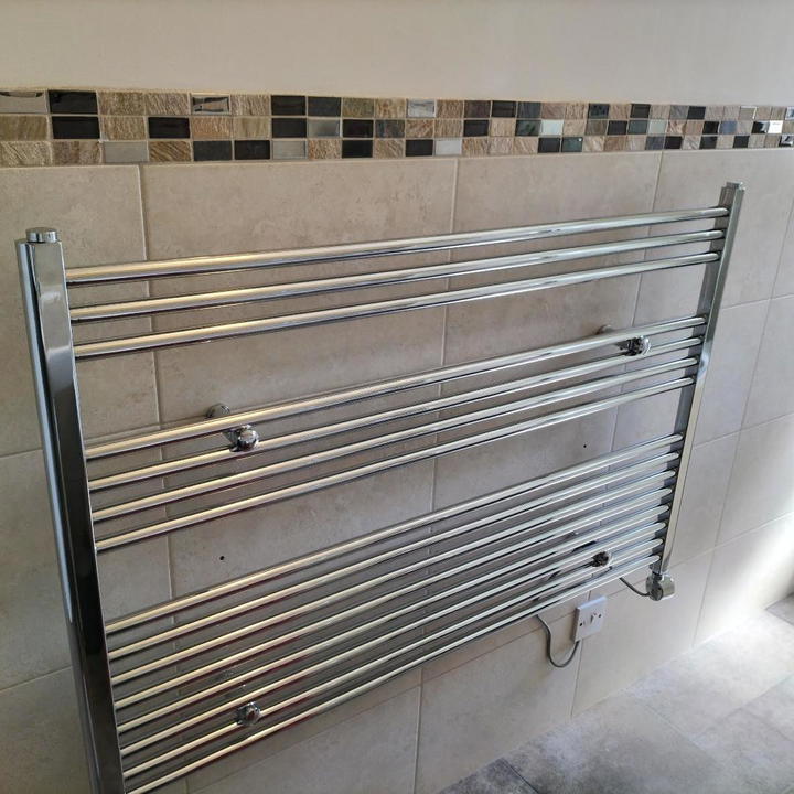 Customer photo: 800 x 1100 flat chrome rail installed in a bathroom