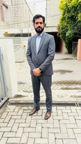 Umer Farooq review photo