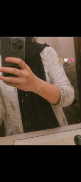 Maheen Shah review photo