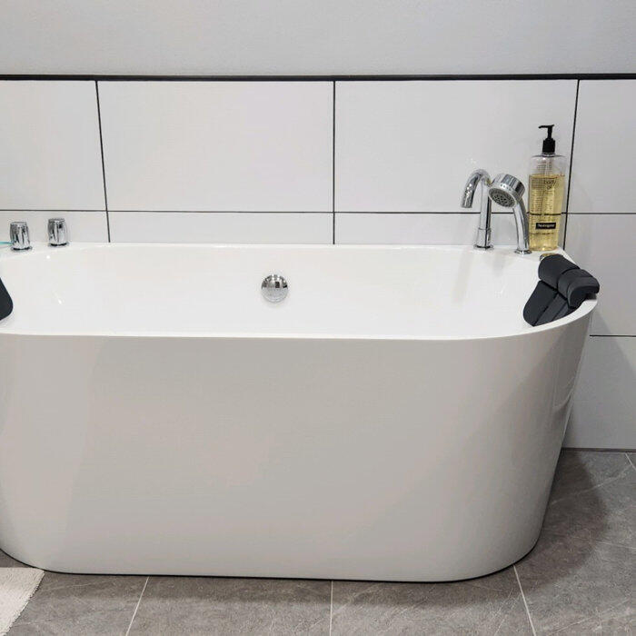 Small Bathroom Oasis: Freestanding Whirlpool Tubs | Empava 59AIS06
