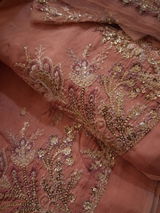 Arooj zafar review photo