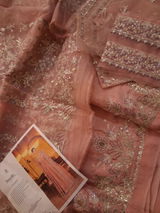 Arooj zafar review photo