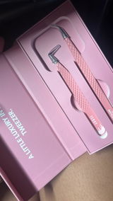 Rihanna R. review photo