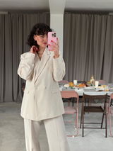 Justine Vilumova review photo