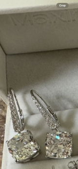 J**r review photo