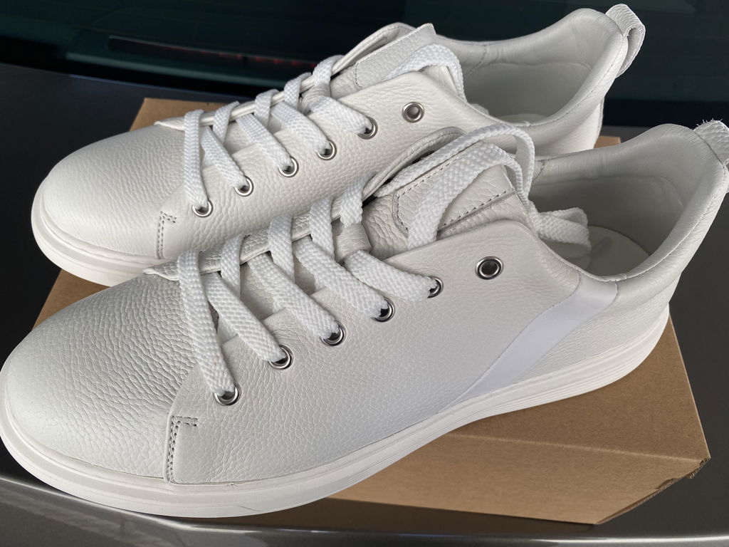 Minimalist Full-Grain Leather Sneakers