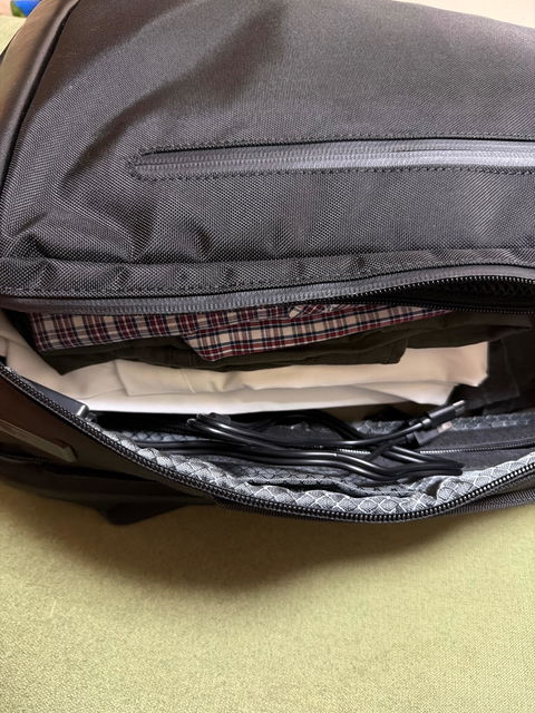 Evoon トラベルバックパック・容量27L～拡張時37L【送料無料・3営業日以内に発送】