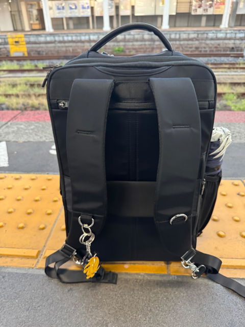 Evoon マルチビジネスリュックEmma2.0・容量19L～拡張時25L【送料無料・3営業日以内に発送】