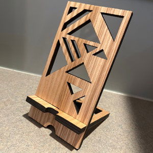 Customer photo of the wooden smartphone stand on a desk