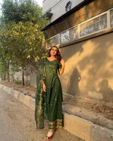 Minal Khan review photo