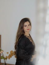 Maham Khan review photo
