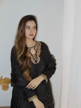 Maham Khan review photo