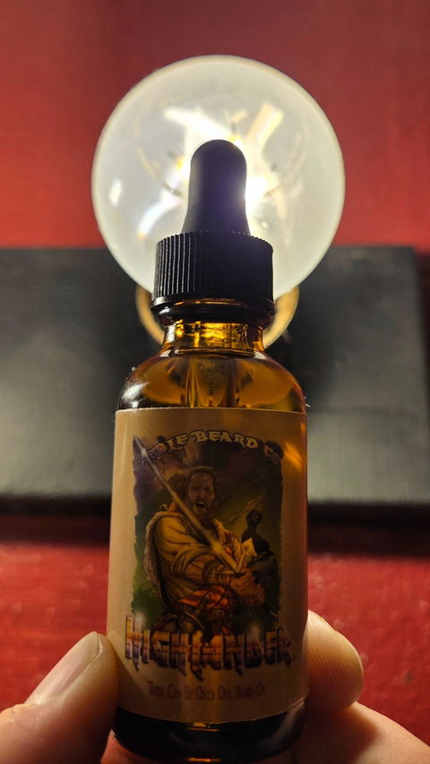 The Musketeer - Beard Oil - Valiant Dark Walnut, Roguish Cognac, Smoldering Gunpowder