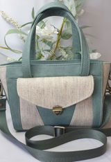 Annette Deakin review photo