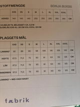 M. review photo