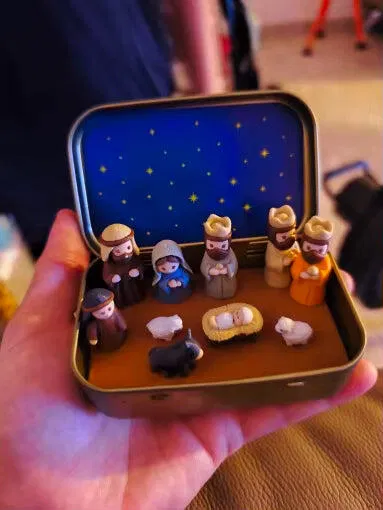 Mini Christmas Nativity Scene Set In Tin Box – Baby Jesus Holy Family Christian Decor