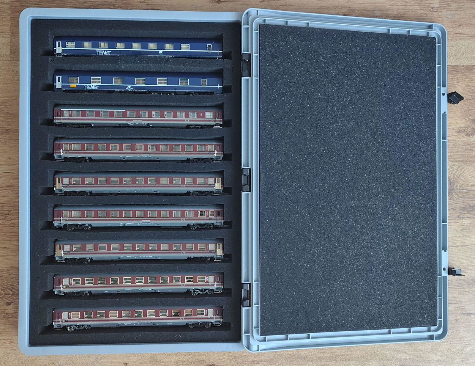 Rivarossi HR4379: A comprehensive overview of the 4-part passenger