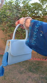 Kiran Naqvi review photo