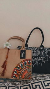 Ayesha Zafar review photo