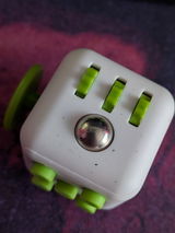 leo review photo
