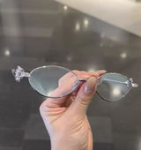 Caroline review photo