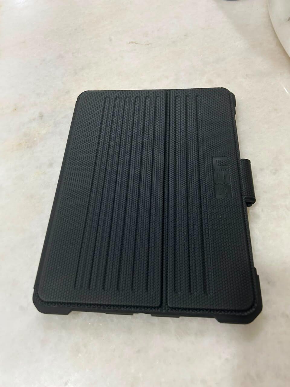 UAG Metropolis for iPad A16 11th Gen ( 2025 ) / iPad 10.9” 10th Gen ( 2022 ) - Black.