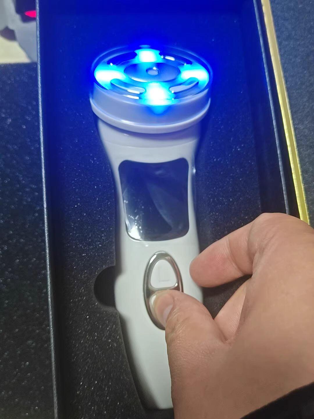 Simon review photo