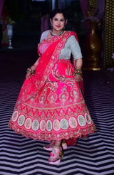 Surbhi Sharma review photo