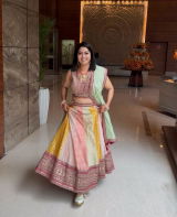 Esha Sapra review photo