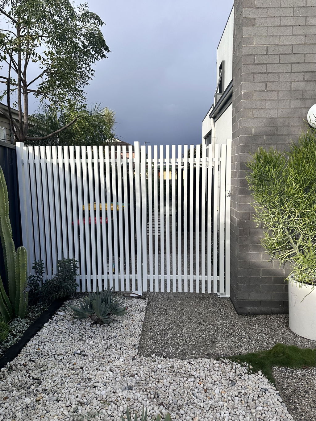 Aluminium Batten Fence Panel 2.2m Wide - Natural White