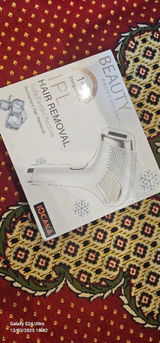 Hira Ahmed review photo