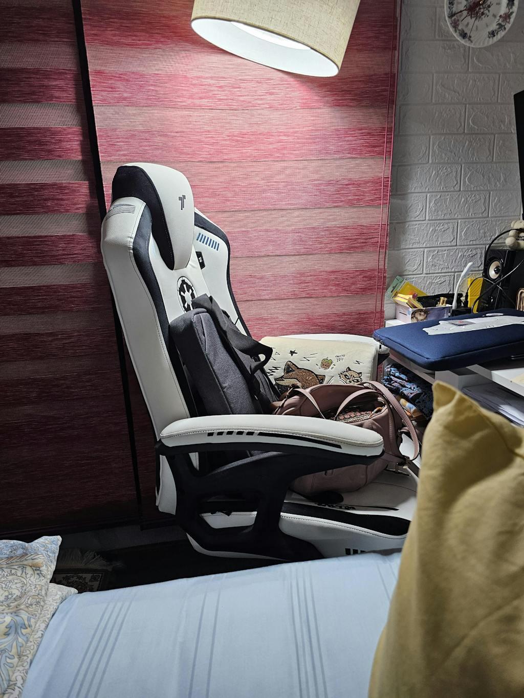 TTRacing Duo V4 Gaming Chair - Stormtrooper Edition