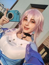 M. review photo
