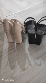 E. review photo
