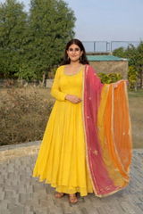 Neha Dhar review photo